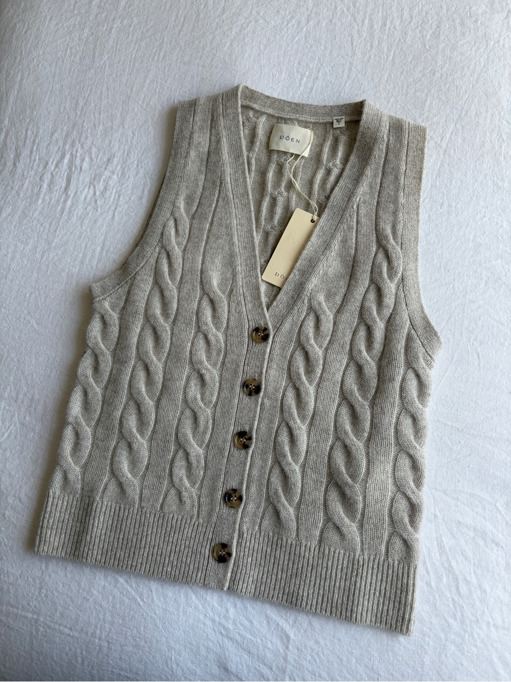 NWT Doen Alberta Cashmere V Neck Button Cable Knit Sleeveless Top Cottage Cream - Picture 6 of 12